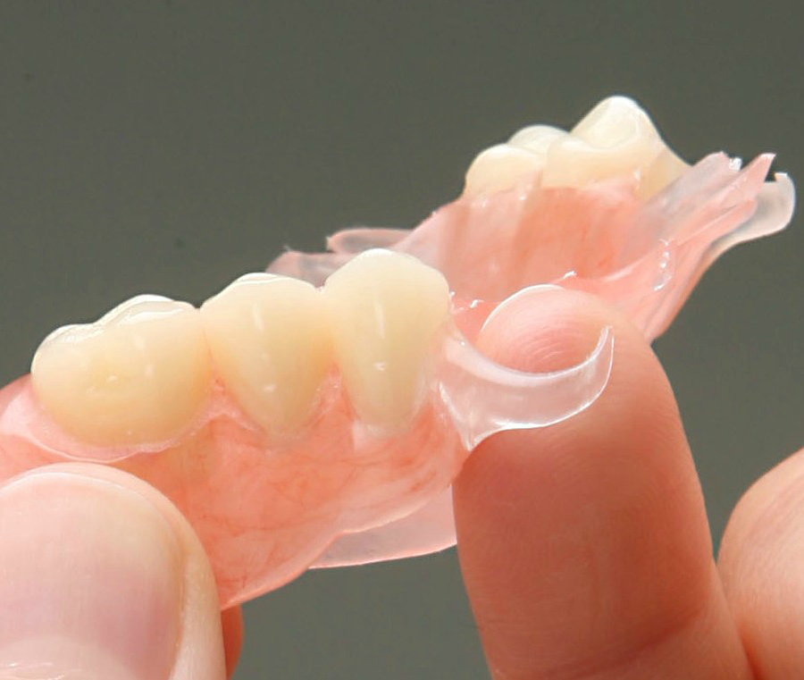 съемные зубные протезы с силиконовым креплением 