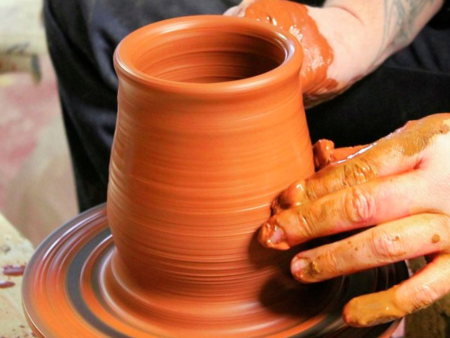 Как сделать глиняный горшок для цветов своими руками